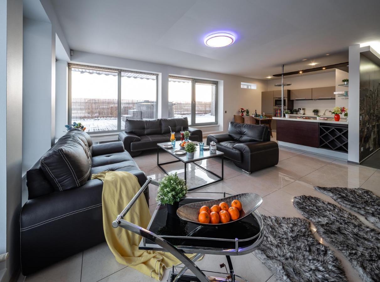 Skyhouse Riga Lux Penthouse & Spa Esterno foto