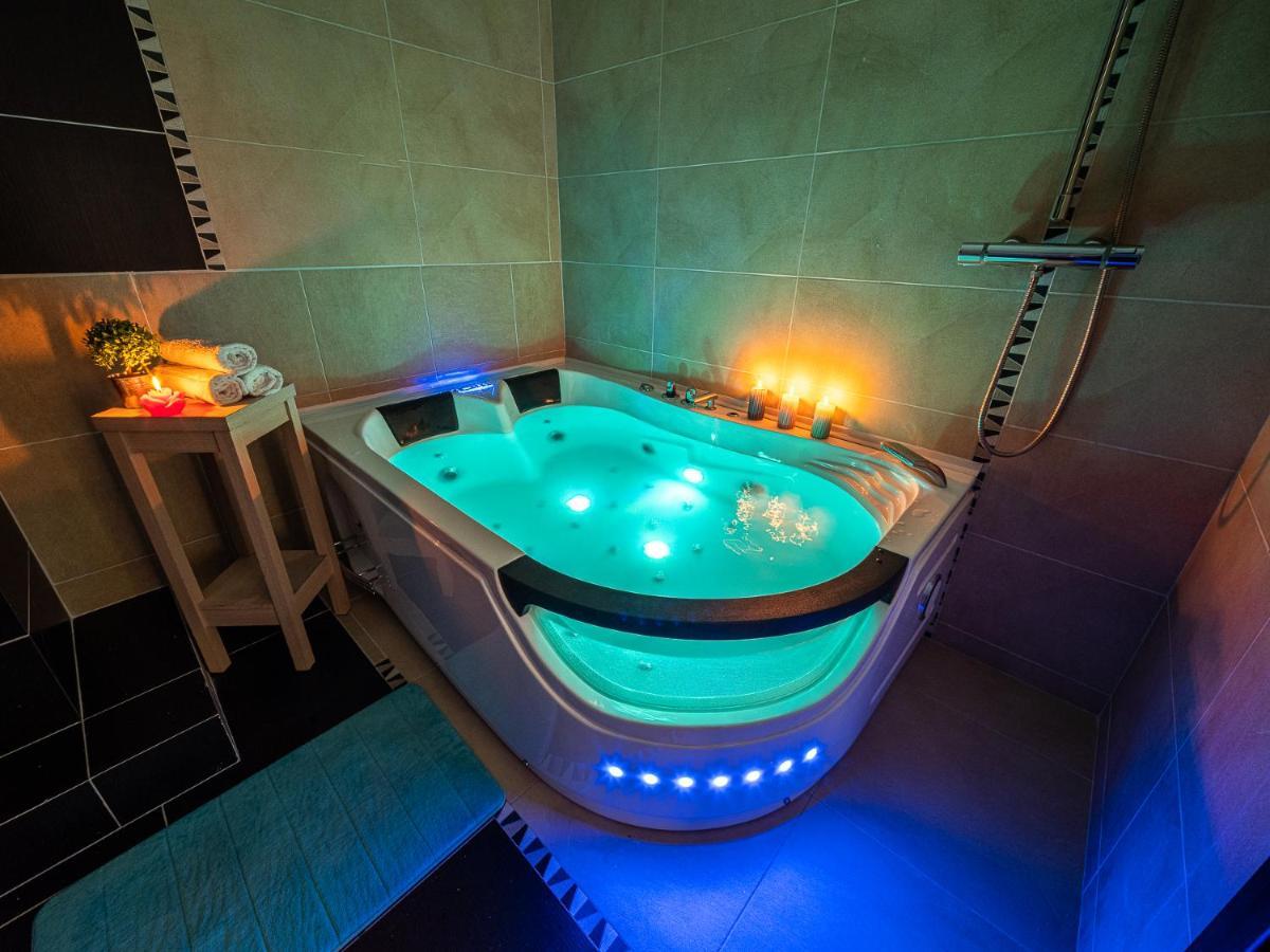 Skyhouse Riga Lux Penthouse & Spa Esterno foto