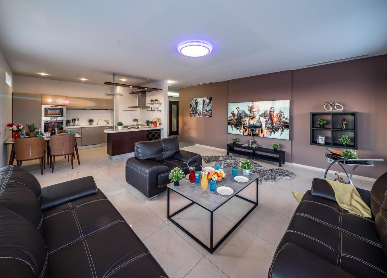 Skyhouse Riga Lux Penthouse & Spa Esterno foto